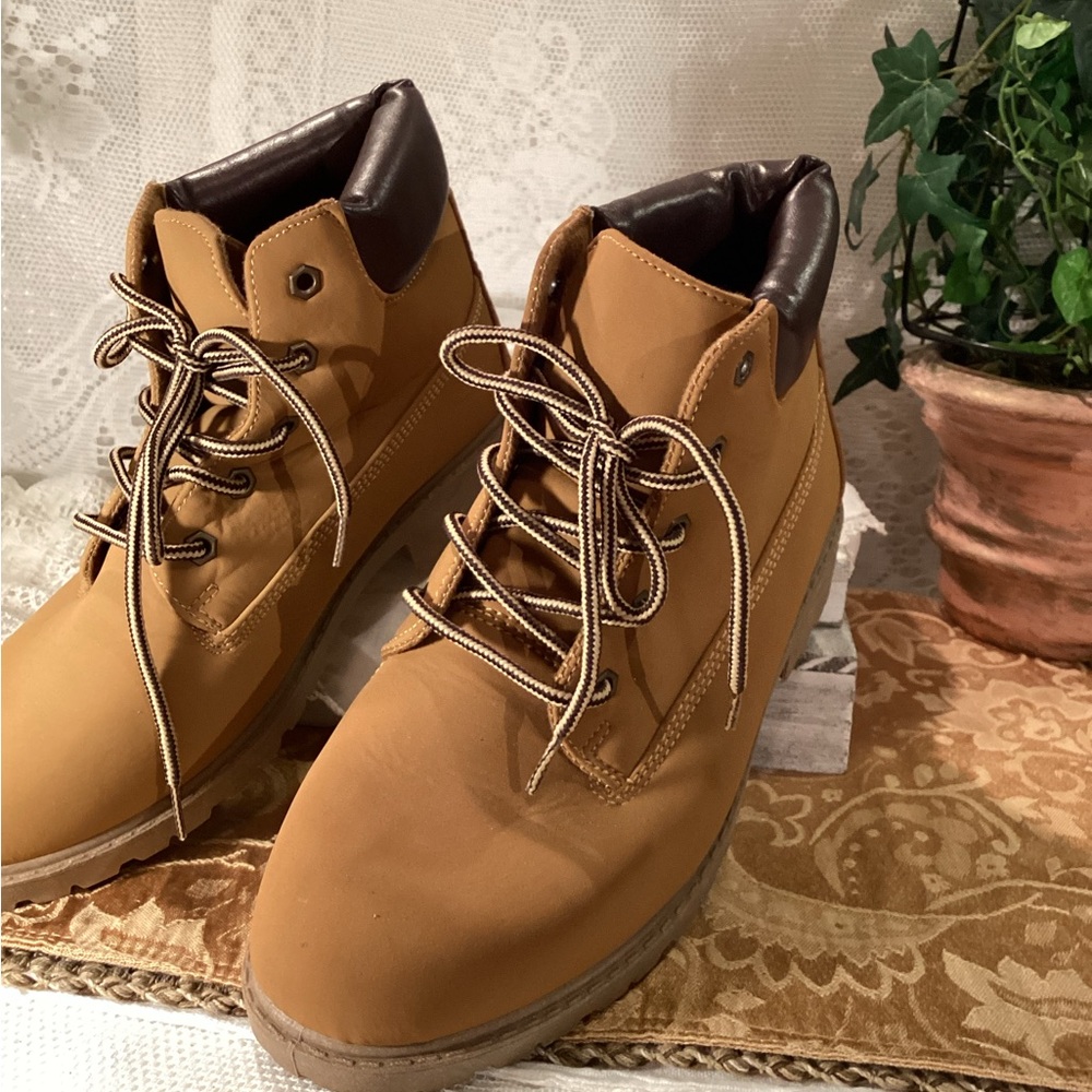 Women's CB Flat Heel Laceup Hiking Boots Color: Wheat - Size: 8